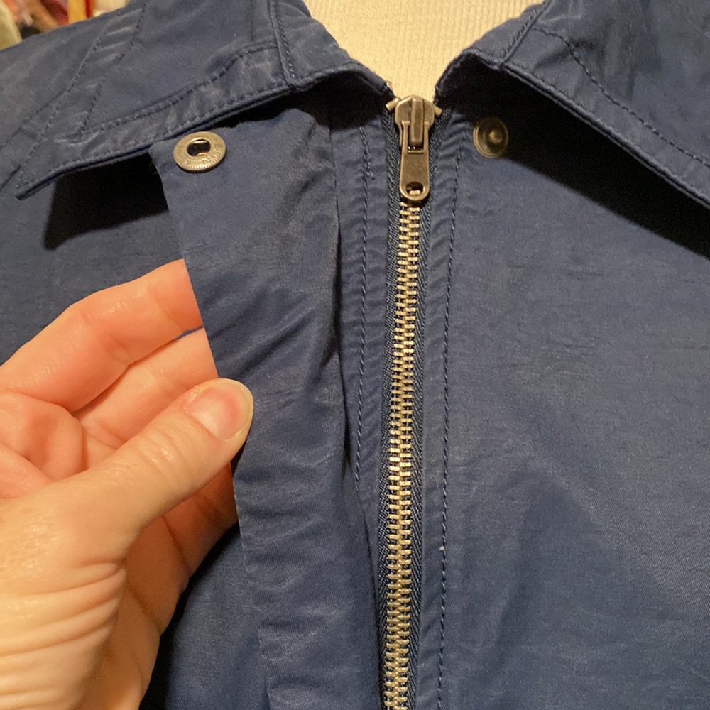 OLD NAVY cropped zip up rain jacket. Front pockets. Bell sleeves. Size US medium - Picture 6 of 12
